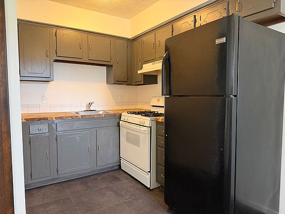 3rd image of 3015 Bollinger Ave NE
