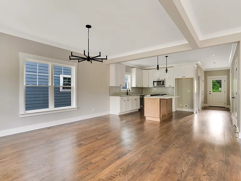 1323 Thomas Ave — Photo 3