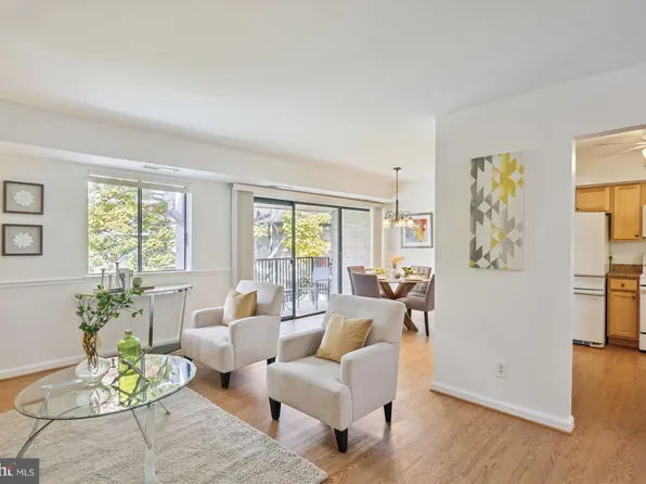 10 Monroe St APT 302, Rockville, MD 20850