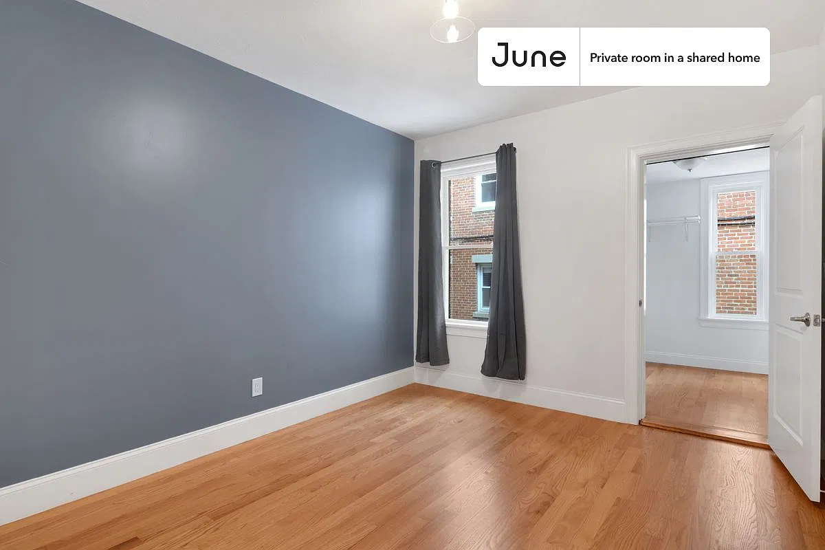 Queen bedroom in 5 bed/2 bath home in Allston #680 B — Photo 2