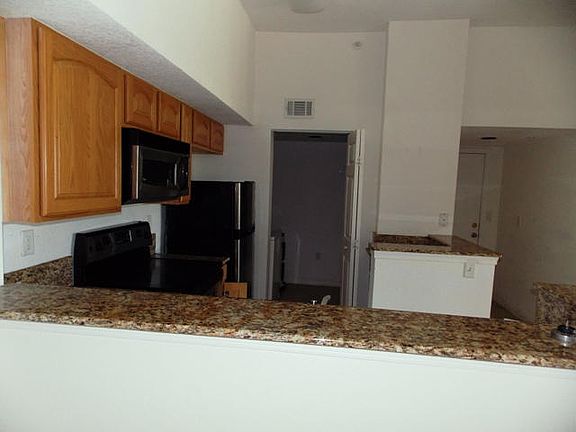 5th image of 211 SW Palm Dr APT 303