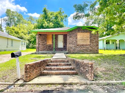 911 S 8th Ave, Laurel, MS, 39440