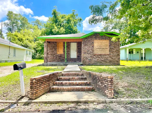 911 S 8th Ave, Laurel, MS 39440