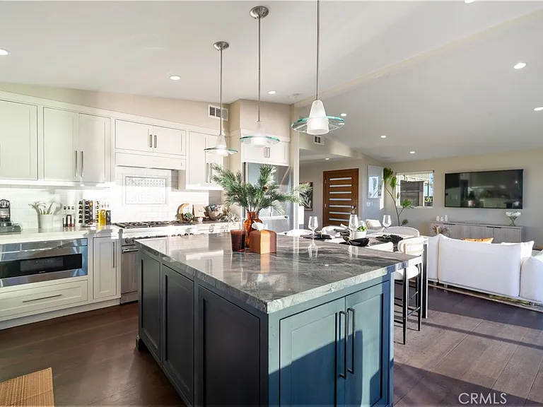 2192 Crestview Dr — Photo 13