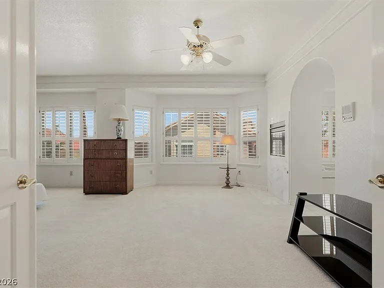 1888 Woodhaven Dr — Photo 32