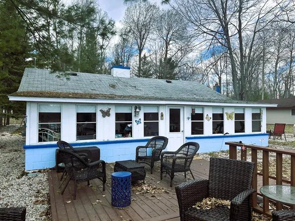 15945 Sunset Trl, Atlanta, MI 49709