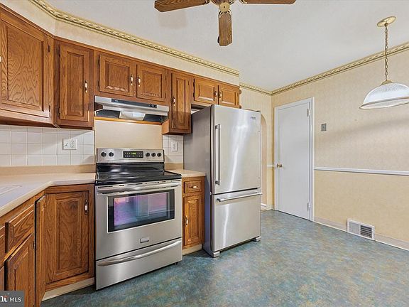 5th image of 422 W Moreland Ave
