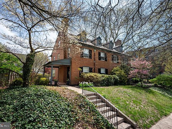 3rd image of 702 Greenhill Ave