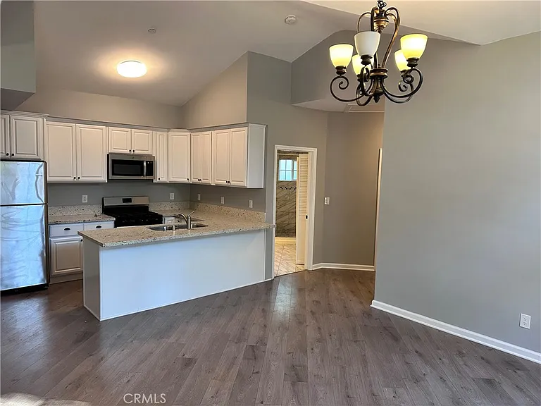 5371 Topeka Dr — Photo 10