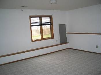 4th image of 25 Westchester Sq