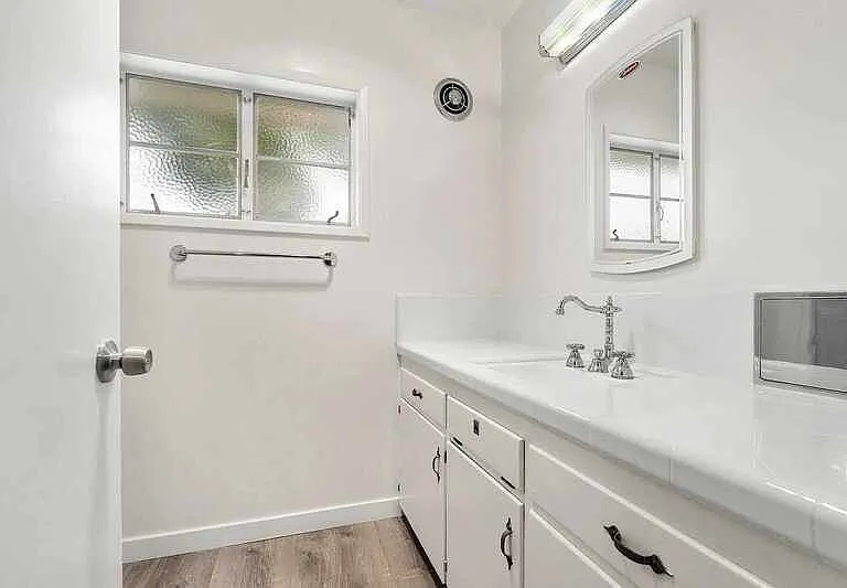 590 N Cambridge St — Photo 6