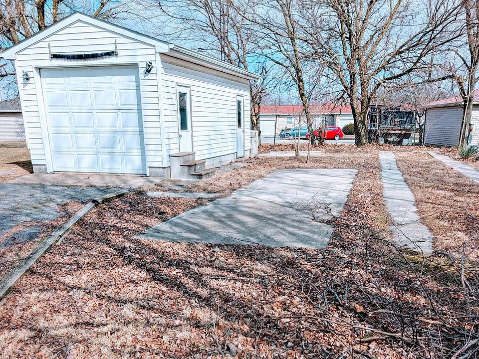 1st image of 110 Oakwood Dr