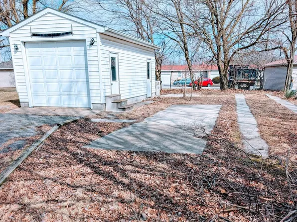 110 Oakwood Dr, Bellevue, OH 44811