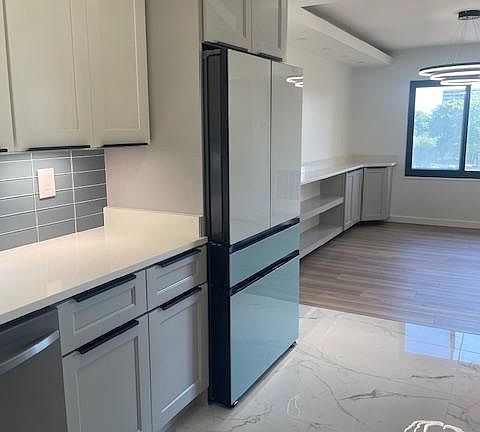 4th image of 205 Yoakum Pkwy Unit 309