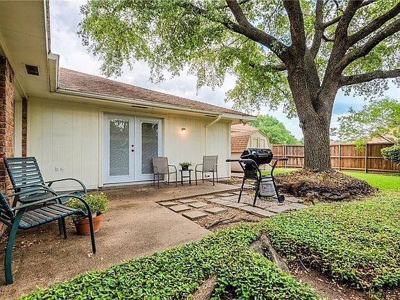 4th image of 1602 Meadowglen Ln
