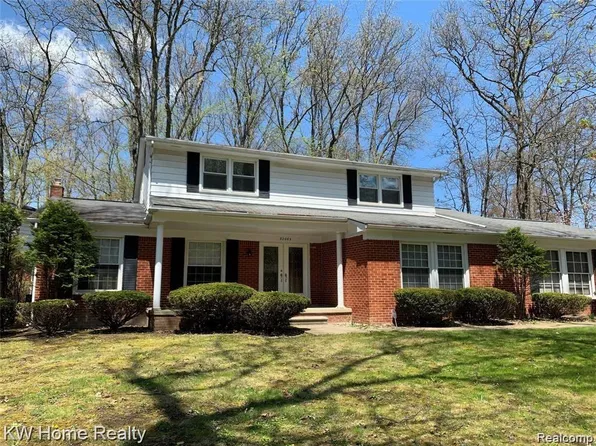 32065 Olde Franklin Dr, Farmington Hills, MI 48334