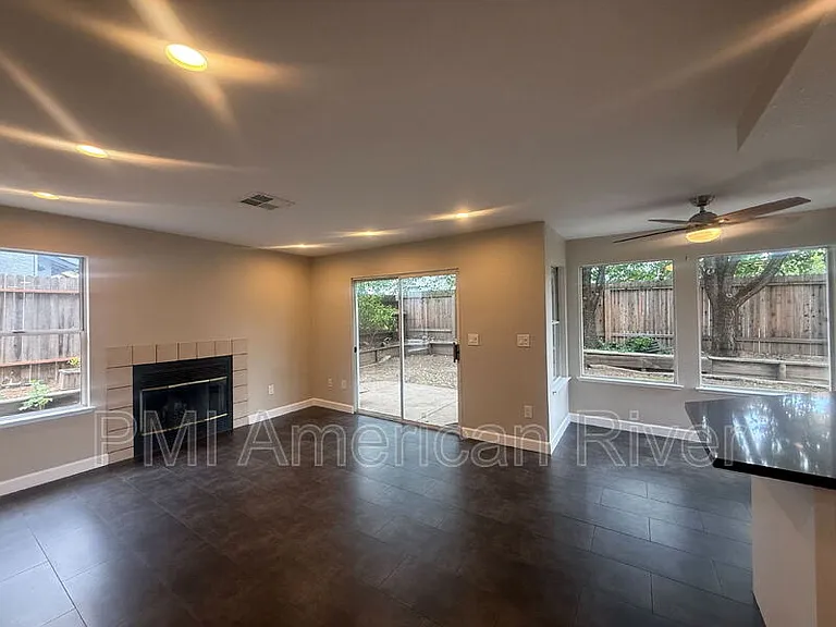 3400 Cobblestone Dr — Photo 4