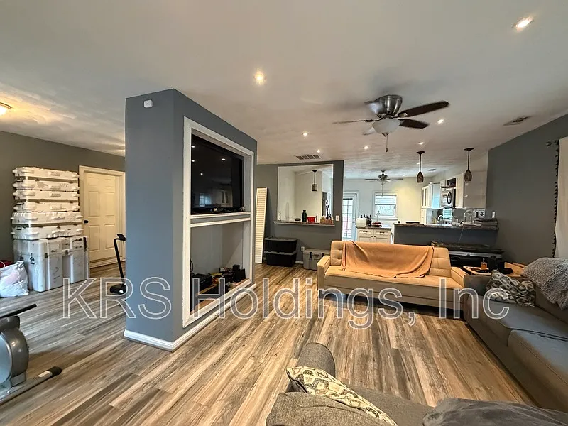 3 bed, 2.0 bath, 1640 sqft, $2,195 — Photo 3