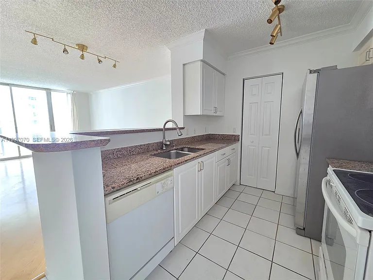 1155 Brickell Bay Dr #2006 — Photo 13