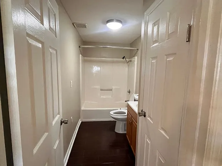 18 Peachtree St — Photo 3