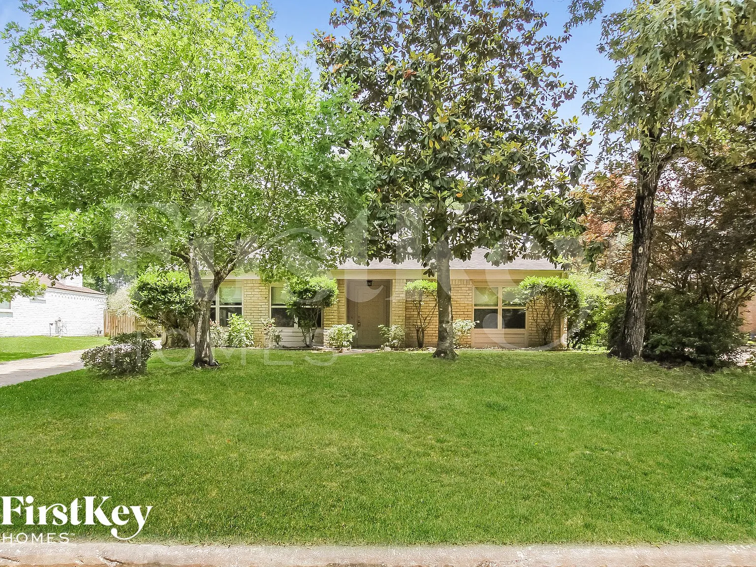 4 bed, 2.5 bath, 2322 sqft, $2,330 — Photo 1