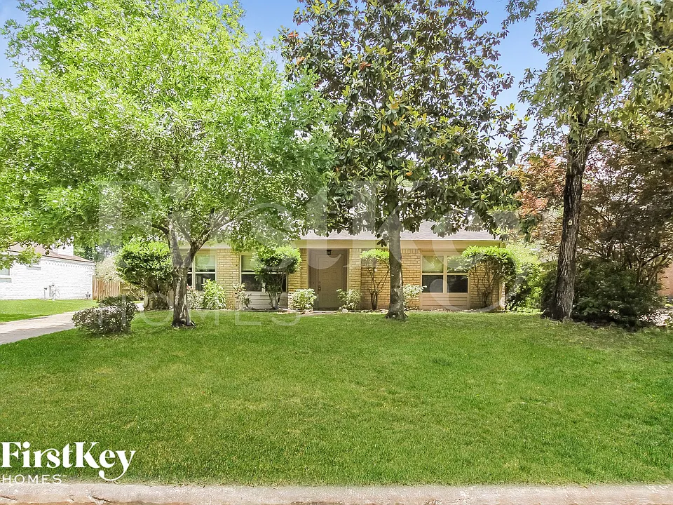 3922 Maple Heights Dr