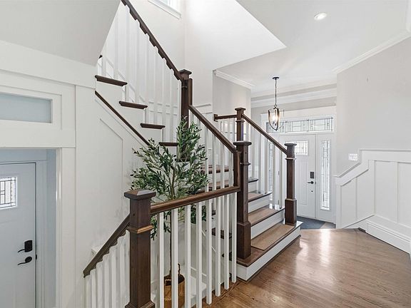 3rd image of 60 Amesbury Gate