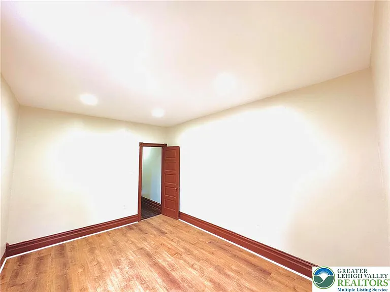 36 S Jefferson St — Photo 15
