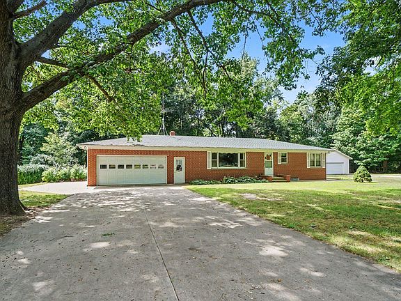 2nd image of 304 Orchard Ct