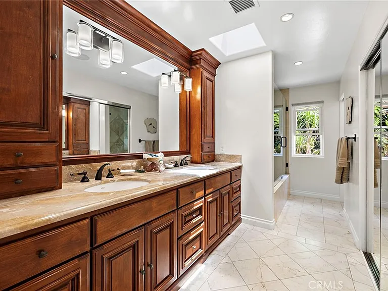 1106 Skyline Dr #1 — Photo 15
