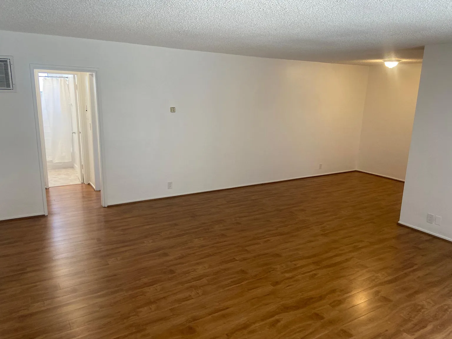 1550 N Harvard Blvd — Photo 3