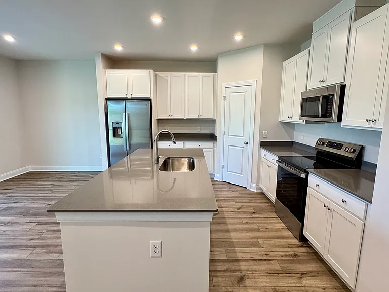 7449 Linda Vista Ln — Photo 12