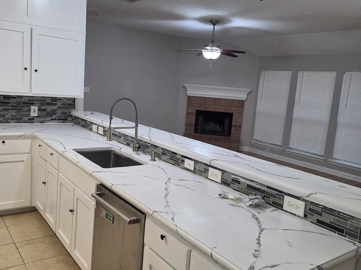 4 bed, 2100 sqft, $2,500 — Photo 4