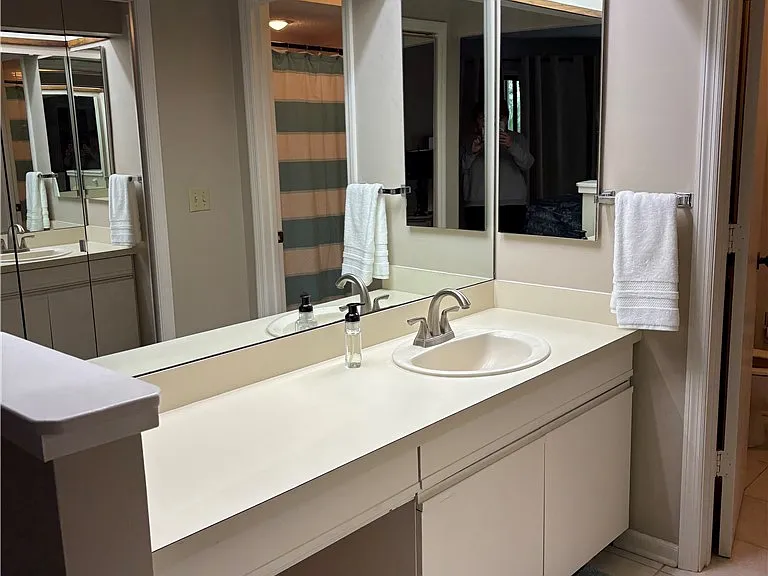 874 Wimbledon Dr — Photo 13