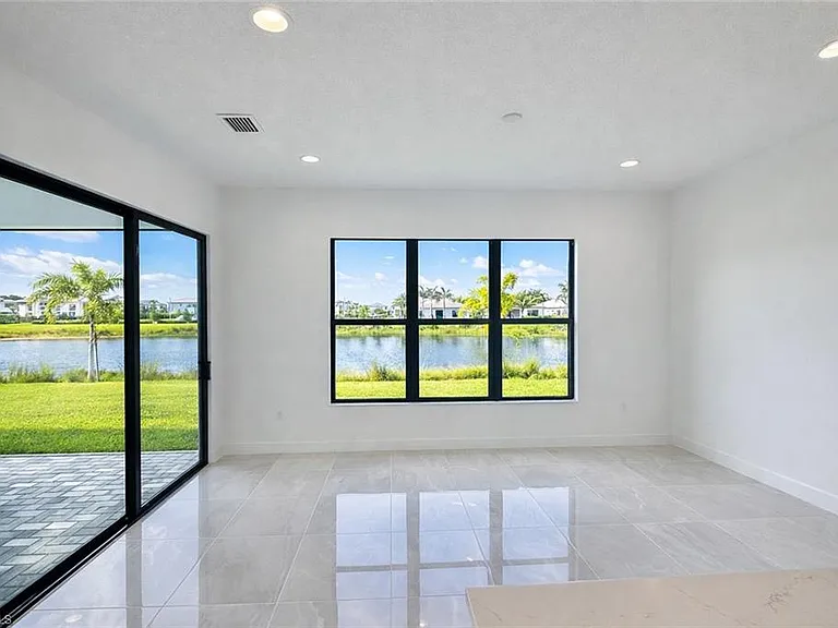 12770 Woodbury Dr — Photo 7