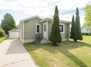 1513 S 37th St, Manitowoc, WI 54220