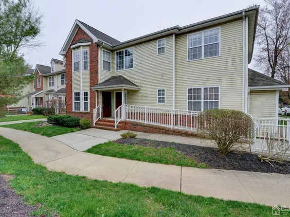 333 Moonlight Dr, Piscataway, NJ 08854