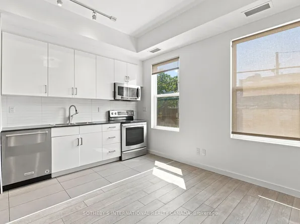 433 Parliament St #201, Toronto, ON M5A 3A1