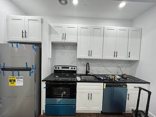 Rented by Delmark Realty LLC | media 12