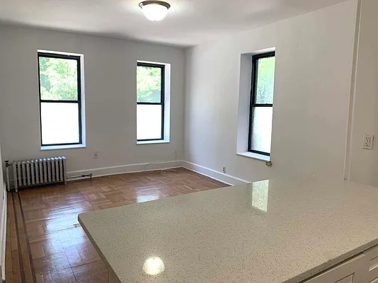 Rented by Tapiro Realty | media 16