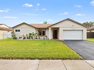 11905 SW 48th Ct, Cooper City, FL 33330