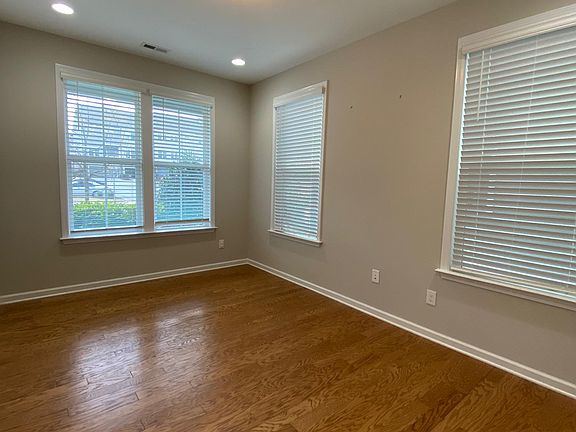 3rd image of 121 Mazarin Ln