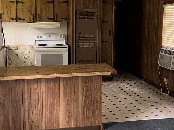 Living room leading to the kitchen