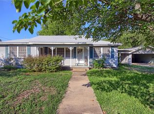 401 East St, Hutto, TX 78634