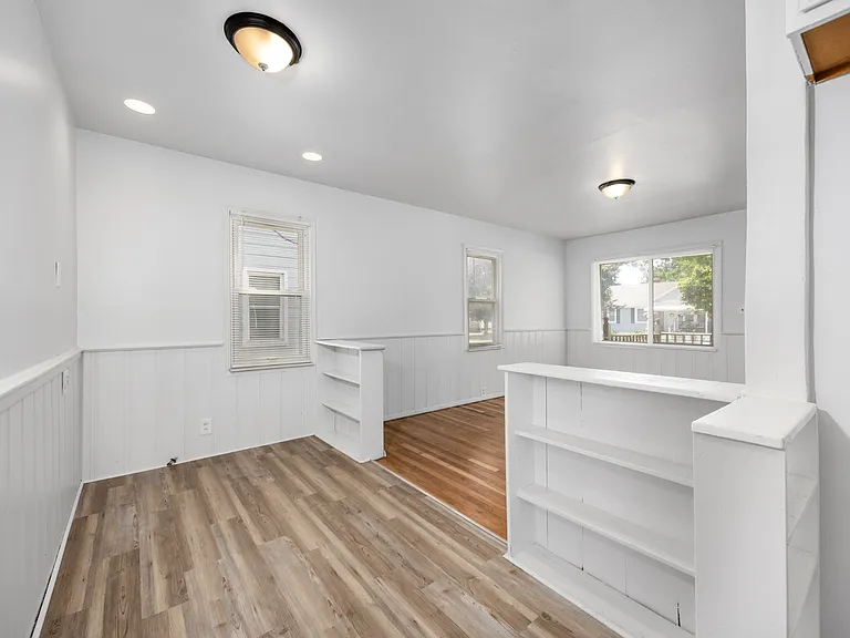 26080 Blumfield St — Photo 6
