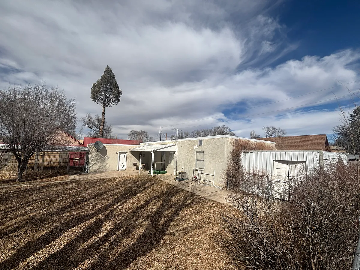 Building Photo - 602 El Paso Ave
