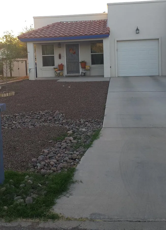 3 bed, 1300 sqft, $1,700 — Photo 2
