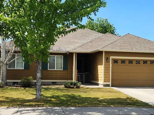 2695 NE 9th St, Redmond, OR 97756