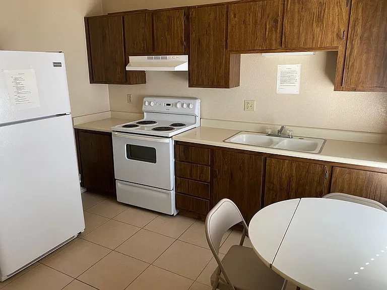 University Heights Apartments — Photo 5