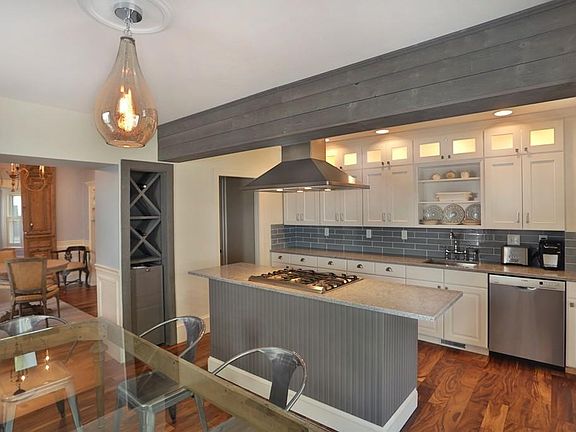 3rd image of 6 Garden St #0